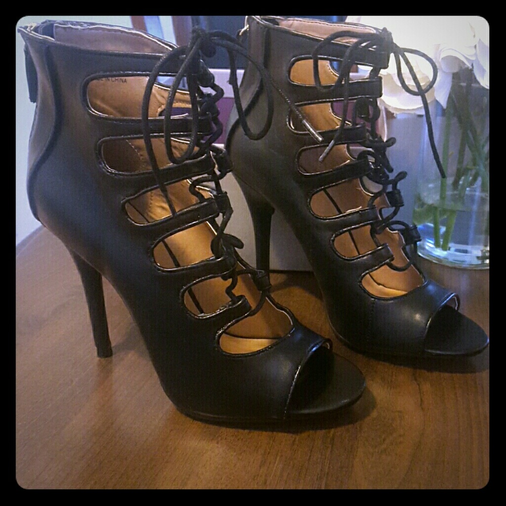 Bakers- Victorious Tie-up Sandals